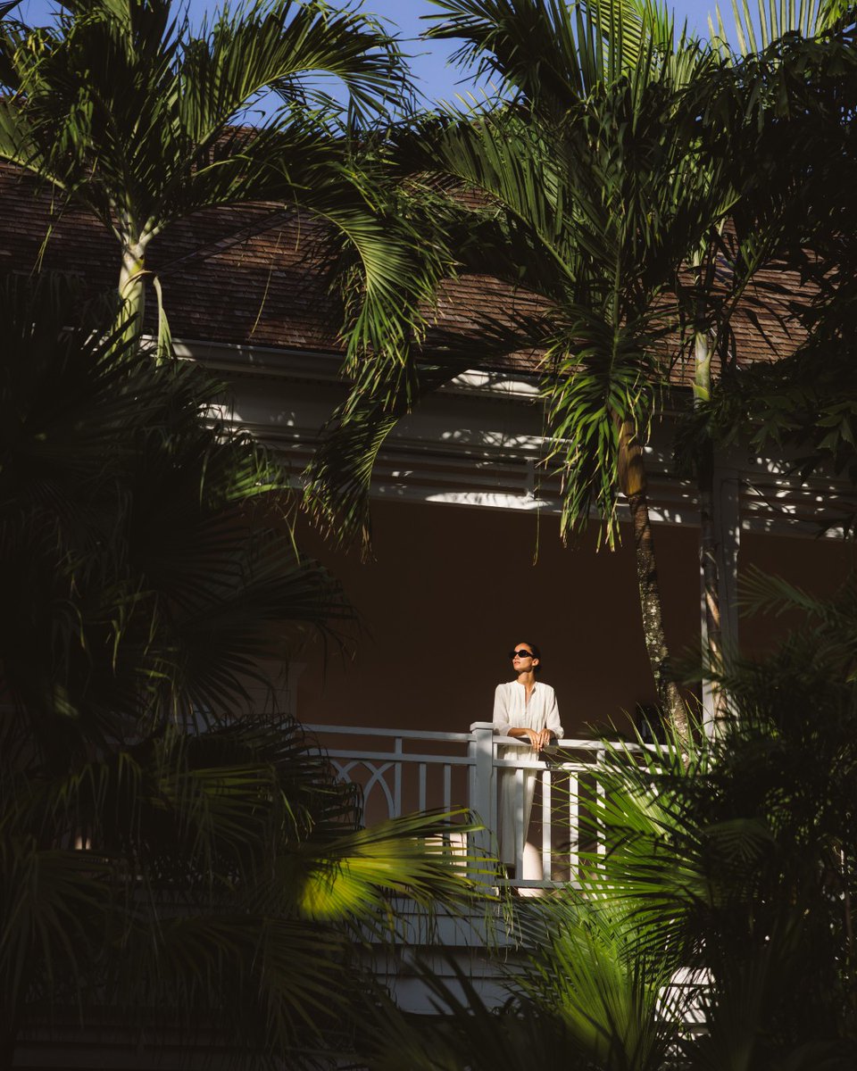 As sunlight illuminates the courtyard, every corner awakens, calm, inviting, and perfectly staged for the day ahead.

#FSOceanClub #FourSeasons