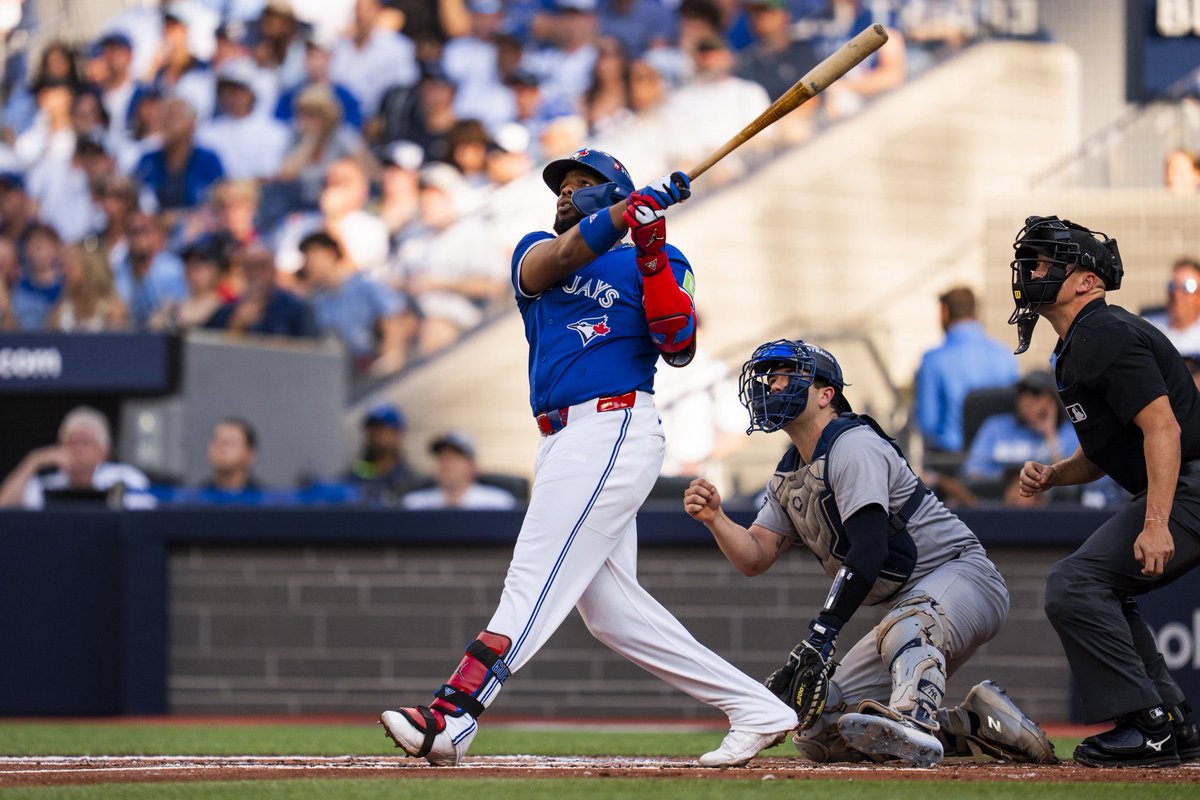 SleeperBlueJays's tweet image. #BlueJays offense postseason ranks:

🔥.338 AVG (1st)
🔥.974 OPS (1st)
🔥34 Runs (1st)
🔥50 Hits (3rd)
🔥9 HR (1st)
🔥14.9 K% (1st)
🔥168 wRC+ (1st)