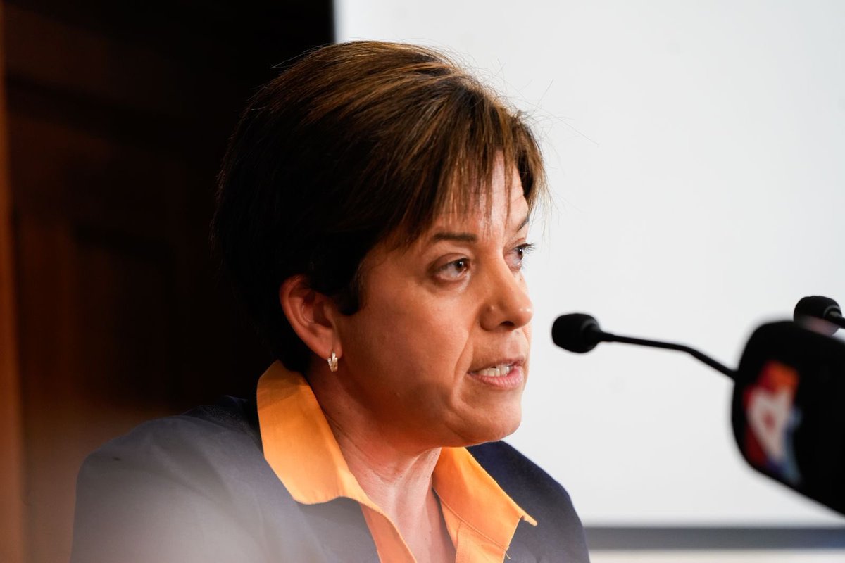 🧵 Hoy entra en vigencia la reglamentación de la Ley de Cuidados Paliativos. Los cuidados paliativos no son solo para acompañar el final de la vida. Son una parte esencial de una salud humana, que cuida, alivia y acompaña.