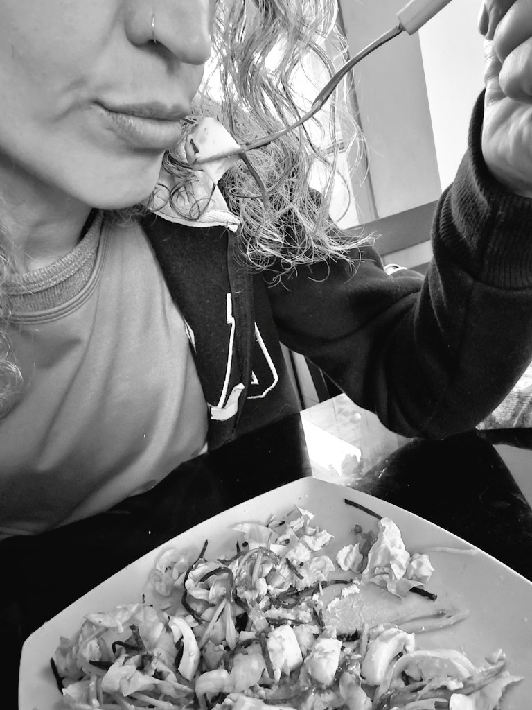 RedRumixxx's tweet photo. Lunch time #milf #cougar #horny #hotmon #bigass #booty #fypviraltwitter #hotmilf #LATINA #lunch #thursdaymotivation https://t.co/x7EKFGVgJh