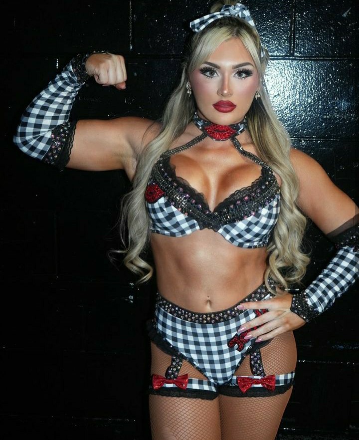 Fatal_Fallon's tweet photo. Tiffany Stratton appreciation post!!
#TiffyTime #BuffBarbie ⏰💖 https://t.co/lNOWmTVWjg