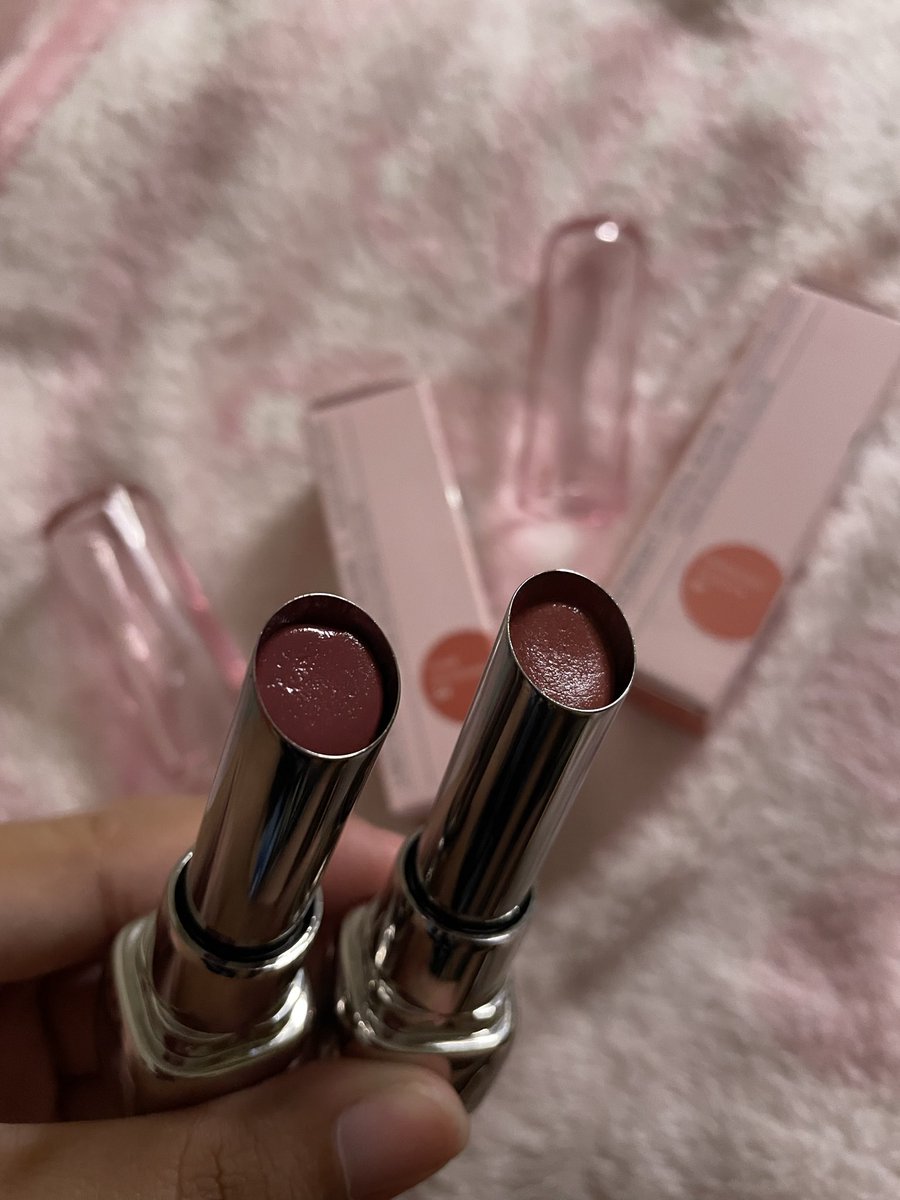 forvitle's tweet image. sp tau ada yg mauk guys wardah glossicle peptide balm shade 01 sparkling peach sama 04 pome milkshake 60k ajaa dapet duwa 😻🫶🏻

bru kepake segitu guyss ak jual karna ternyata ak lebih cocok sm yg merah bata 😔☝🏻