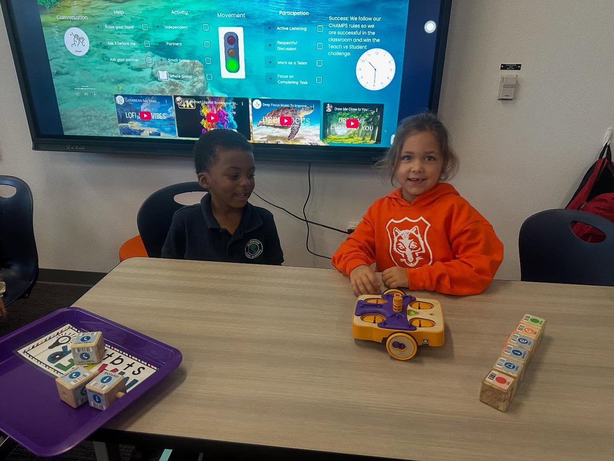 jomackeymagnet's tweet image. Our Kindergarten coders are on a roll! 🤖📷The future is here! Our youngest students are already diving into the world of coding. They're using screen-free, hands-on programming to bring their robots to life and solve fun challenges. #KIBORobots #CodingForKids #Kindergarten #JMA