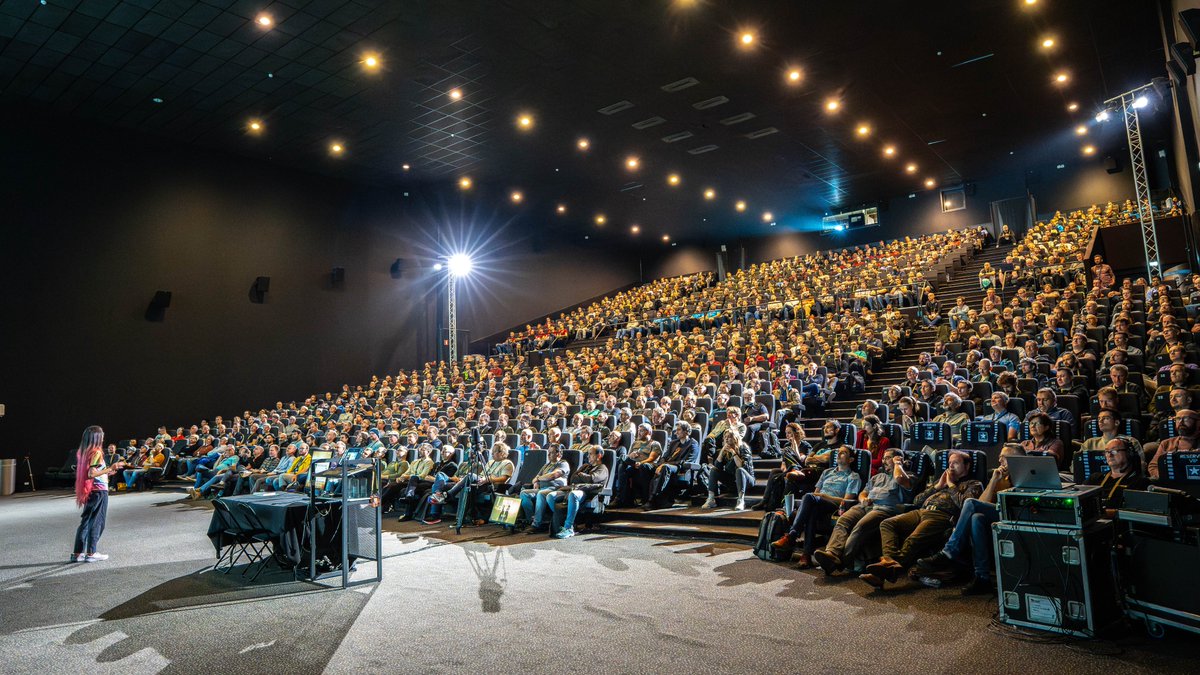 cassandraonjava's tweet image. Giving the opening keynote at #Devoxx Belgium was a huge honor and the largest audience I have spoken. 🎤It was amazing to come to the conference that started @Devoxx4Kids and to stand on stage with @Stephan007 and talk about how parents can raise young coders.👾👩‍💻