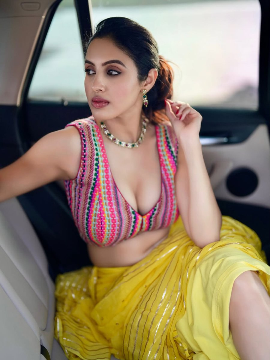 OnlyHeroines's tweet image. Priyanka Kholgade 😘😻