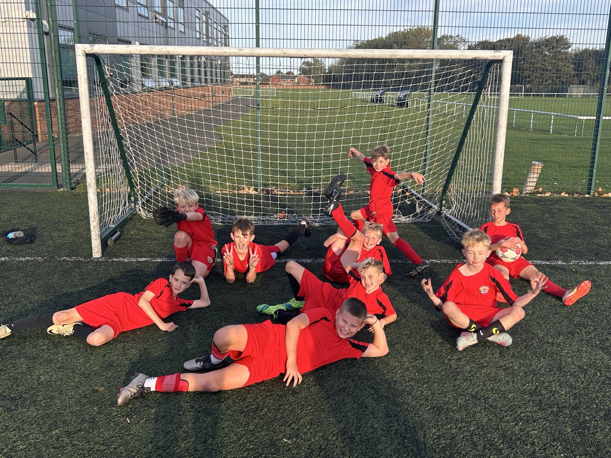 pg_primary's tweet photo. First round of fixtures for the Littleton League tonight! Solid performances from the boys and some great resilience and togetherness! A dramatic 1-0 win in our final game was a nail biter! Thank you to @johnspencepe and the parents who came to support the team. 🔴⚫️🟣⚪️⚽️ https://t.co/VuHmcSNQmn