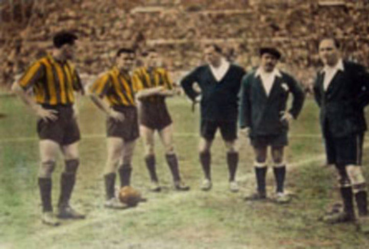 Hoy se cumplen 76 años del conocido clásico de la fuga.

Esa tarde en un Estadio Centenario repleto Peñarol iba ganando 2-0 con goles de Alcides Ghigghia y Ernesto Vidal y Nacional decidió no salir a jugar el segundo tiempo.
