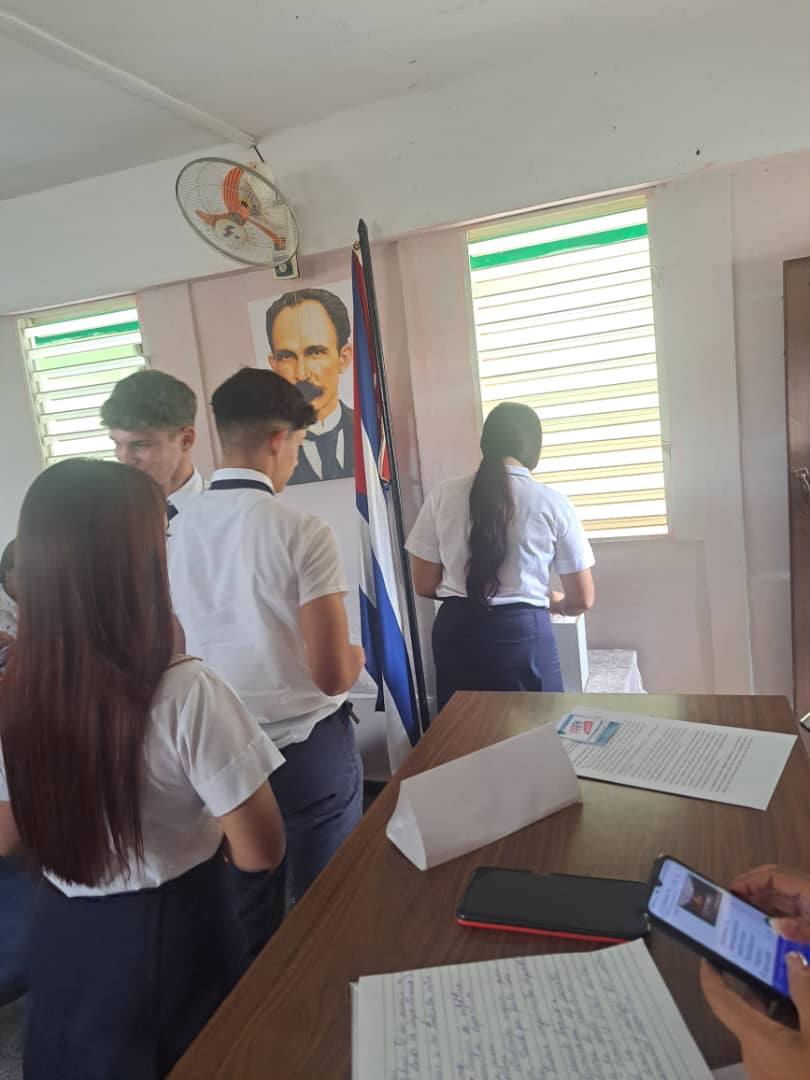 📌Se realizó en todos los centros del país matutinos para dar inicio a la jornada ideológica "55 Octubres" manteniendo vivo el legado eterno de dos grandes figuras de la historia, Camilo y Che 🫡. 

📌Se realizan los consejos municipales en la provincia de Mayabeque  #RumboALos55