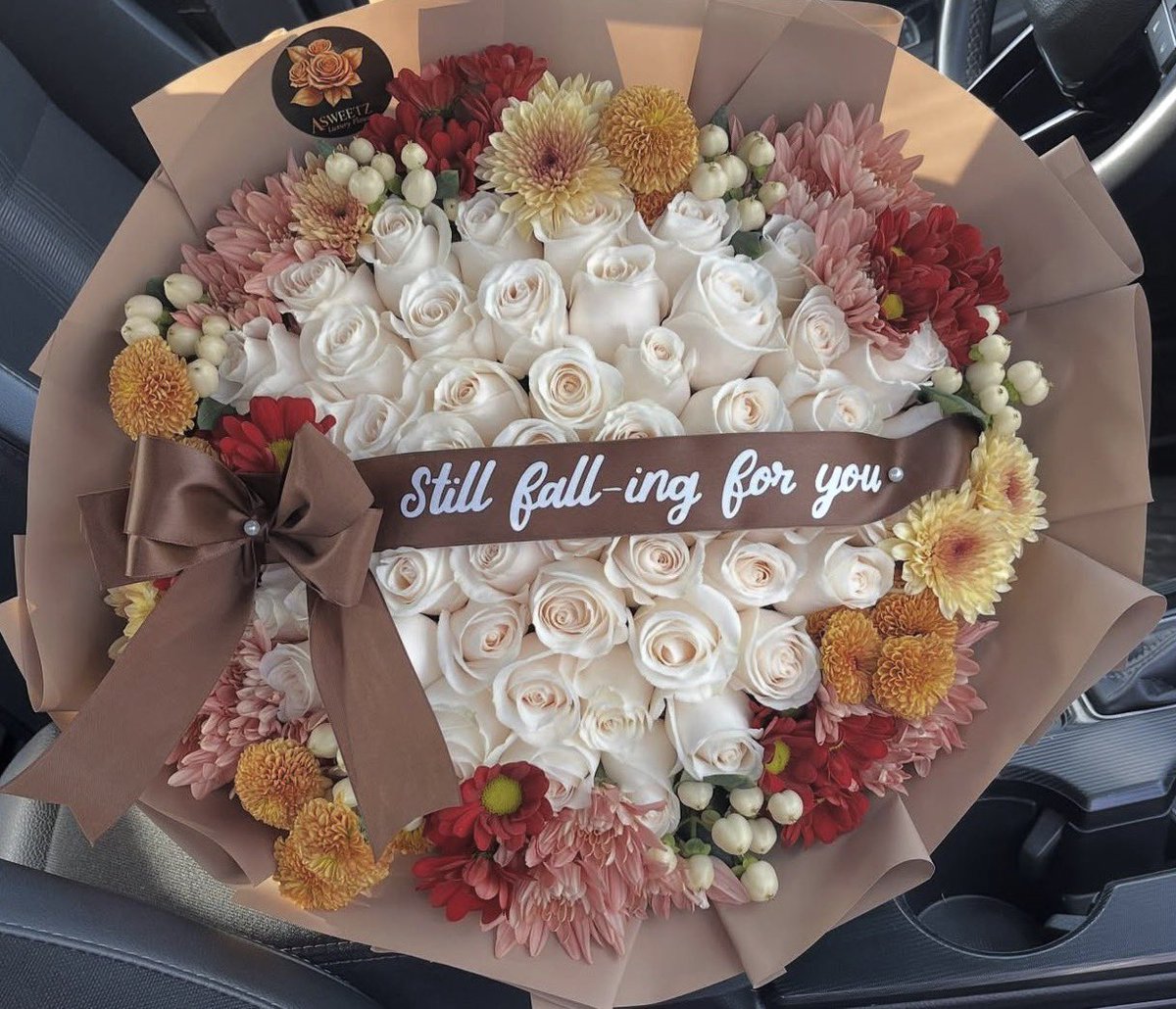 Men that surprise women with custom bouquets like this deserve everythingggggg

&amp; I Needddddd 😍😍😍