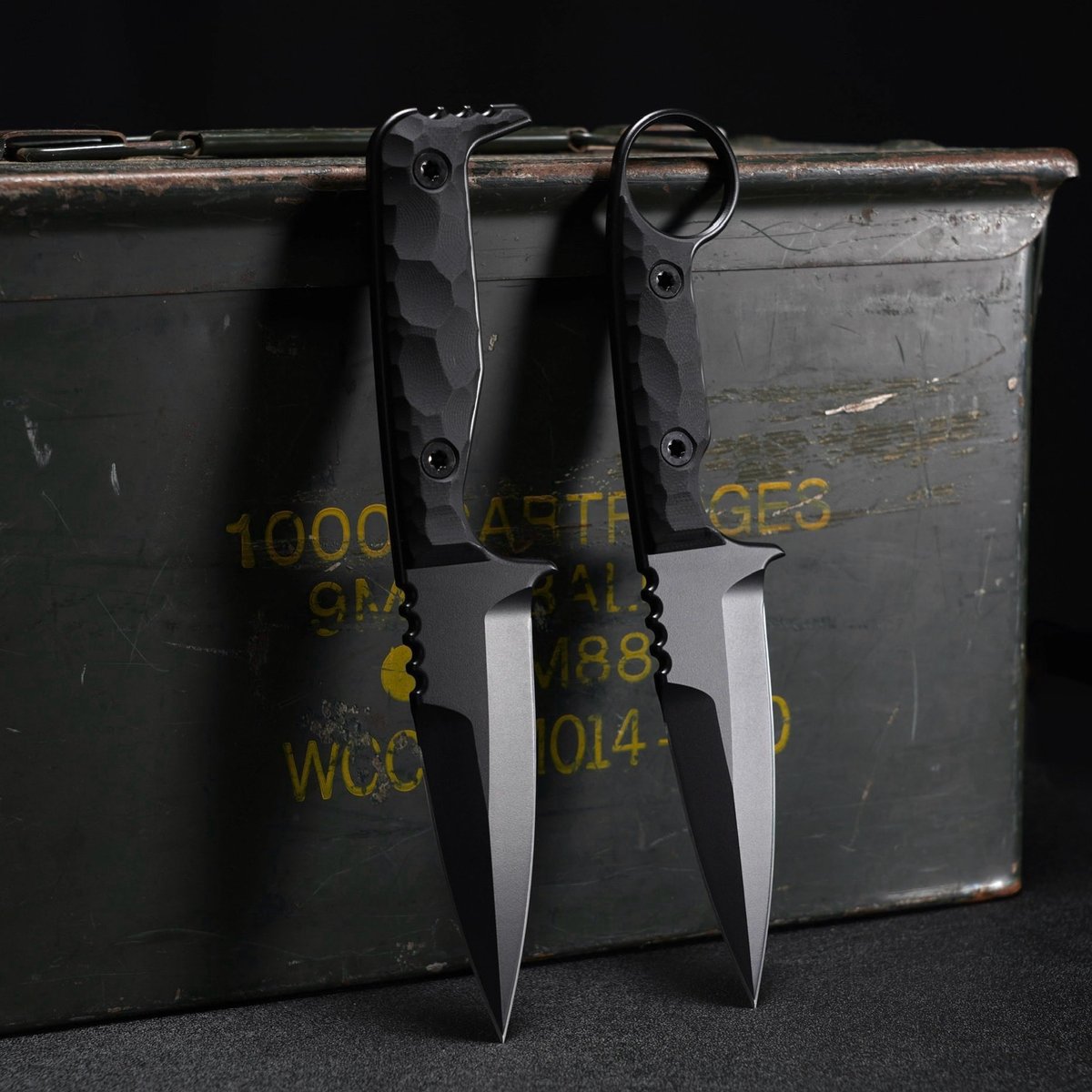CompEdgeKnives's tweet image. The DCK Blackout Series drops tomorrow (Friday) at 5PM PST. Limited stock will be available, but once they sell out, I’ll open a preorder for the next batch so everyone who wants one can get in.

If you’re after a single-edge version or a different color scheme, custom order…
