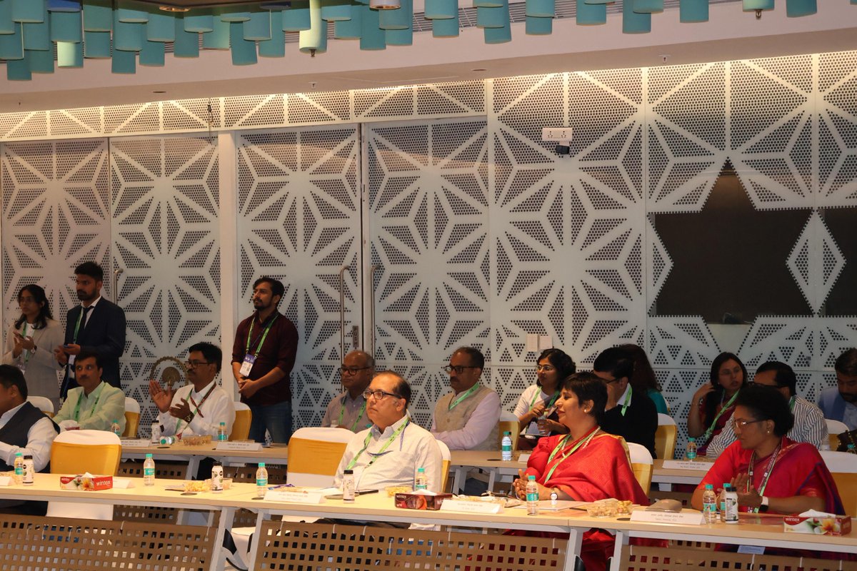 ControllerDot's tweet image. Honorable Prime Minister Shri Narendra Modi inaugurated the 9th edition of the India Mobile Congress (IMC) 2025 — Asia’s largest telecom, media, and technology event — on 8th October 2025 at Yashobhoomi, New Delhi.

On the sidelines of IMC 2025, a high level CGCA Conference was…