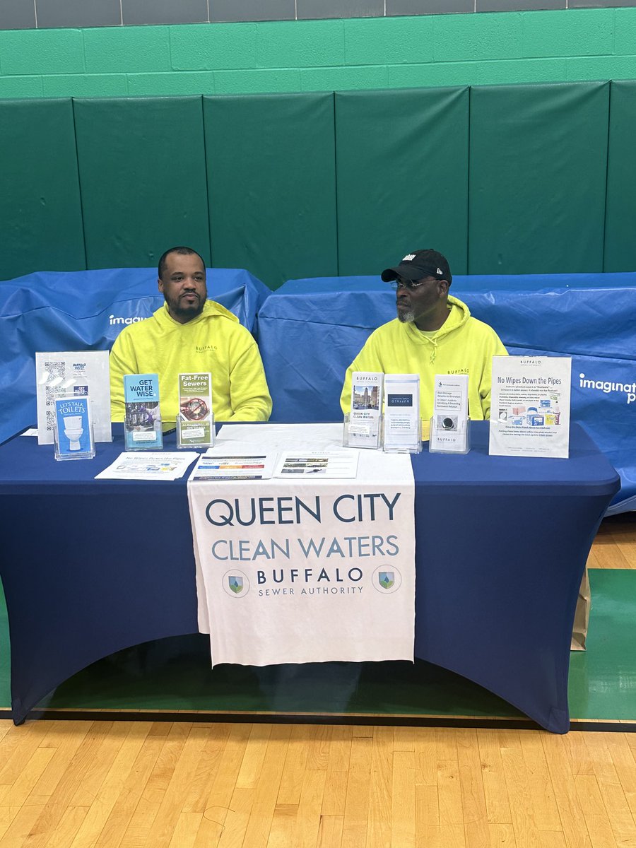 Members of our Community Outreach Team tabled at the Winter Preparedness event yesterday evening at the Delavan Grider Community Center! ❄️💧
