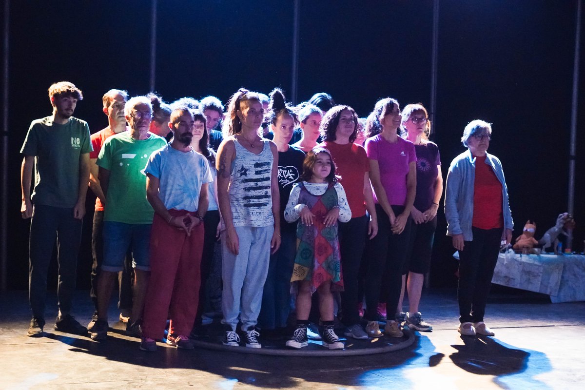 🎪 Captures | Una carpa de circ a Horta de Sant Joan: nilak torna a la Terra Alta 

▶️ apropebre.cat/una-carpa-de-c…