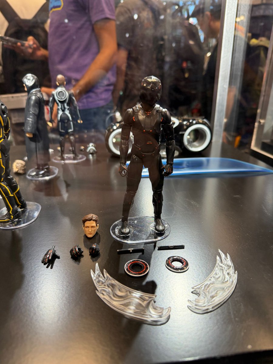 preterniadotcom's tweet image. Hasbro Tron Legacy 6” Series.