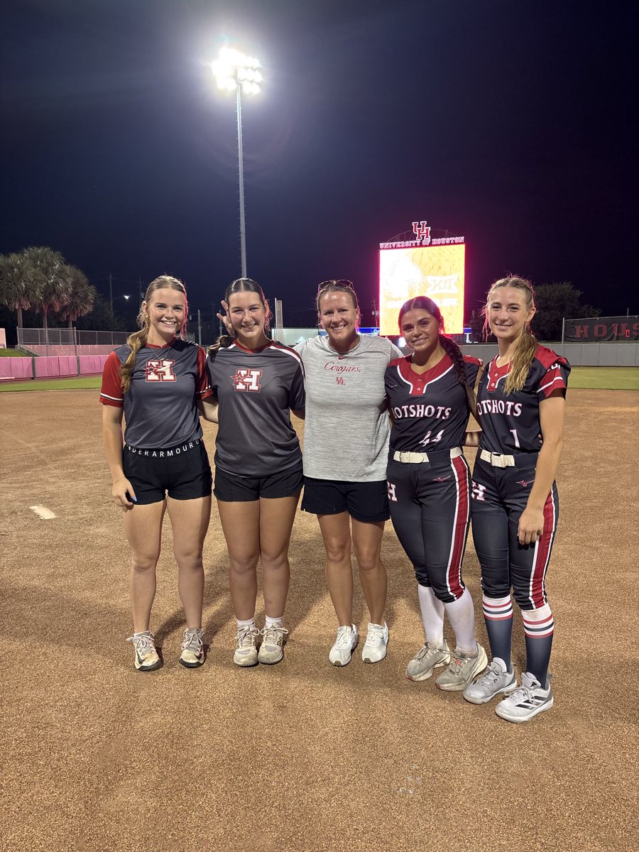 Myah_Aranda4's tweet photo. Had an awesome time at the @UHCougarSB Hitting Camp yesterday ! 🥎🔥 I got great feedback from the coaches and learned some new hitting drills that I can’t wait to add to my routine. Super grateful for the opportunity and the experience — can’t wait to get back in the cage and put it all to work! ❤️💪 #GoCoogs #Softball #WorkHardDreamBig @HSNational_16U