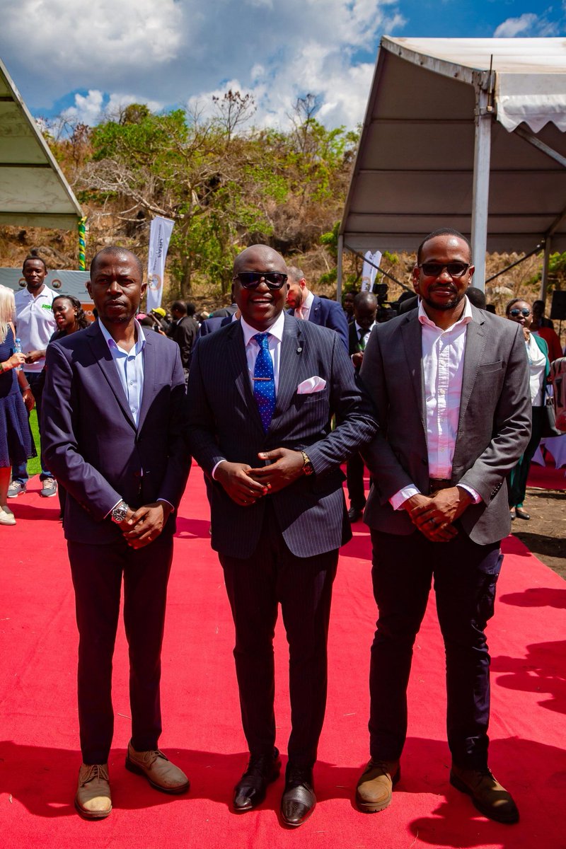 simbahd's tweet image. Ground Breaking Ceremony for Faru Graphite Project in Mahenge, Morogoro.
Hii ni kuashiria kuanza  kwa shughuli za ujenzi wa mgodi wa madini ya kinywe huko Mahenge.
Sisi kama team @ASNLAdvisory tunaona fahari kwa mteja wetu kufikia hatua hii. Tunawatakia heri.

#LocalContent