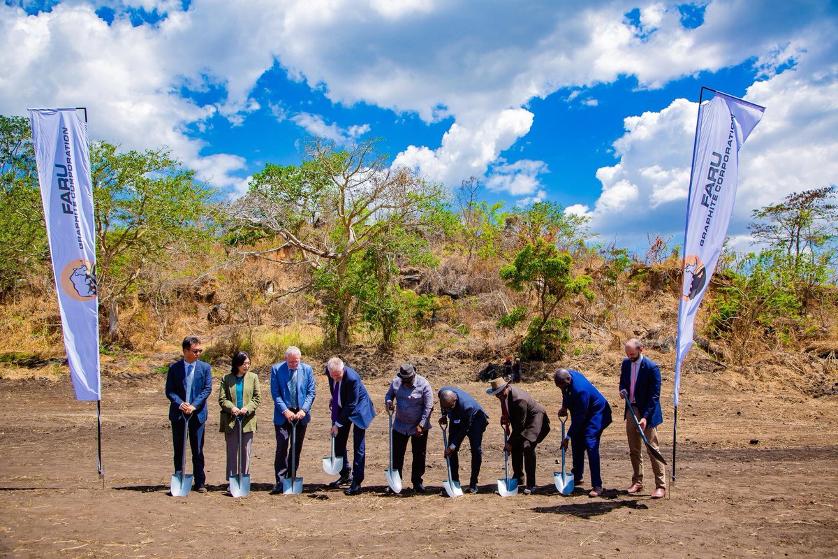 simbahd's tweet image. Ground Breaking Ceremony for Faru Graphite Project in Mahenge, Morogoro.
Hii ni kuashiria kuanza  kwa shughuli za ujenzi wa mgodi wa madini ya kinywe huko Mahenge.
Sisi kama team @ASNLAdvisory tunaona fahari kwa mteja wetu kufikia hatua hii. Tunawatakia heri.

#LocalContent