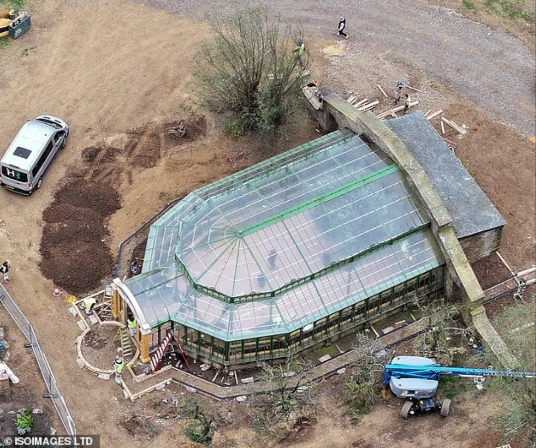 First look at the Greenhouse in the HARRY POTTER TV series 

(via ISOIMAGES LTD)