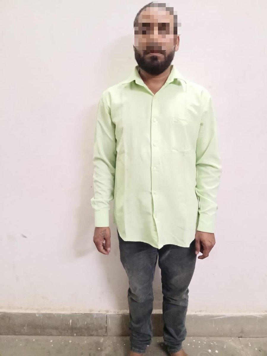 spkoderma1's tweet image. #कोडरमा_पुलिस
कोडरमा थानान्तर्गत मेघातरी मिरर चेक पोस्ट पर चेकिंग के दौरान वाहन से अवैध अंग्रेजी शराब बरामद, आरोपी गिरफ्तार