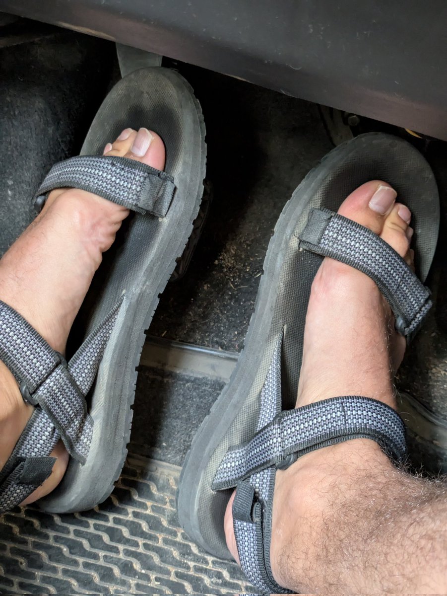 DFeet tweet media