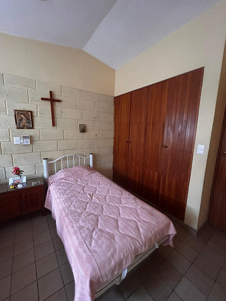 ongdFundEO's tweet image. Carmina, voluntaria de FundEO que repite, envía las primeras imágenes de su nuevo destino: su alojamiento  y el centro universitario donde  realiza labores de documentación y creación de proyectos ecológicos.
🛬País: México
📍Lugar: CUVAQH
#ongd  #voluntariadointernacional