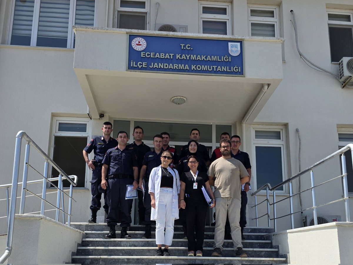 TSM birim sorumlularınca İlçe Jandarma Komutanlığında Sağlıklı Hayat Akademisi eğitimleri gerçekleştirilmiştir.Bu eğitimlere ek bulaşıcı hastalıklar (kuduz, uyuz, aids, verem, el hijyeni), kanser (akciğer ve prostat kanserleri) ve sigara bırakma eğitimleri verilmiştir. 
#SAHA