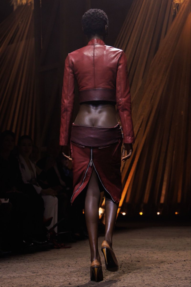 jacquemusx's tweet image. The Alexander McQueen bumster is back!!