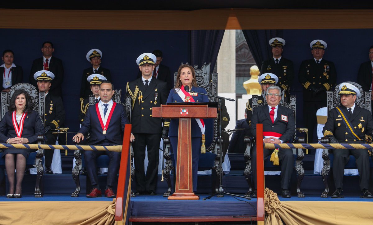 Siento miedo, impotencia, tristeza, rabia. Ver a Perú así, duele mucho.
No merecemos tanta violencia, tanta muerte. No es posible vivir en un país que su sistema está coludido con la organización criminal. No podemos seguir secuestrados por Dina y su gente
!Ya basta!
#DinaAsesina