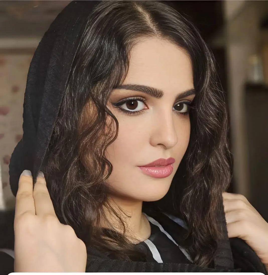 مساء العسل حبايبي ايه السبب الي يمنعكم من متابعتي انا مو حلوه او ماتحبوني ؟؟

الي يحبني يتابعني  😇