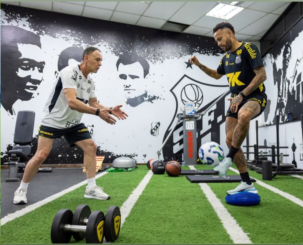 ABSToluwalope's tweet image. Hopefully Neymar plays for Brazil at the World Cup, even if it’s his last dance before retirement. Miss his magic on the pitch! Nobody comes close! 😌⚽️ #Neymar #WorldCup
