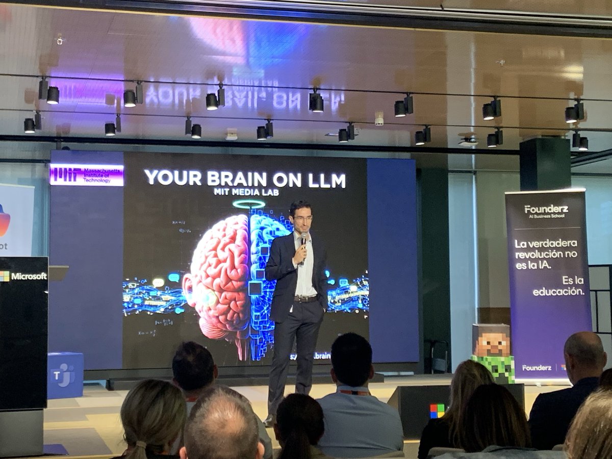 Compartiendo y aprendiendo con <a href="/MicrosoftES/">Microsoft España</a> <a href="/MariaComin1/">María Comín</a> <a href="/PedagogicosS/">Pedagogicos Claretianos de Santiago</a>