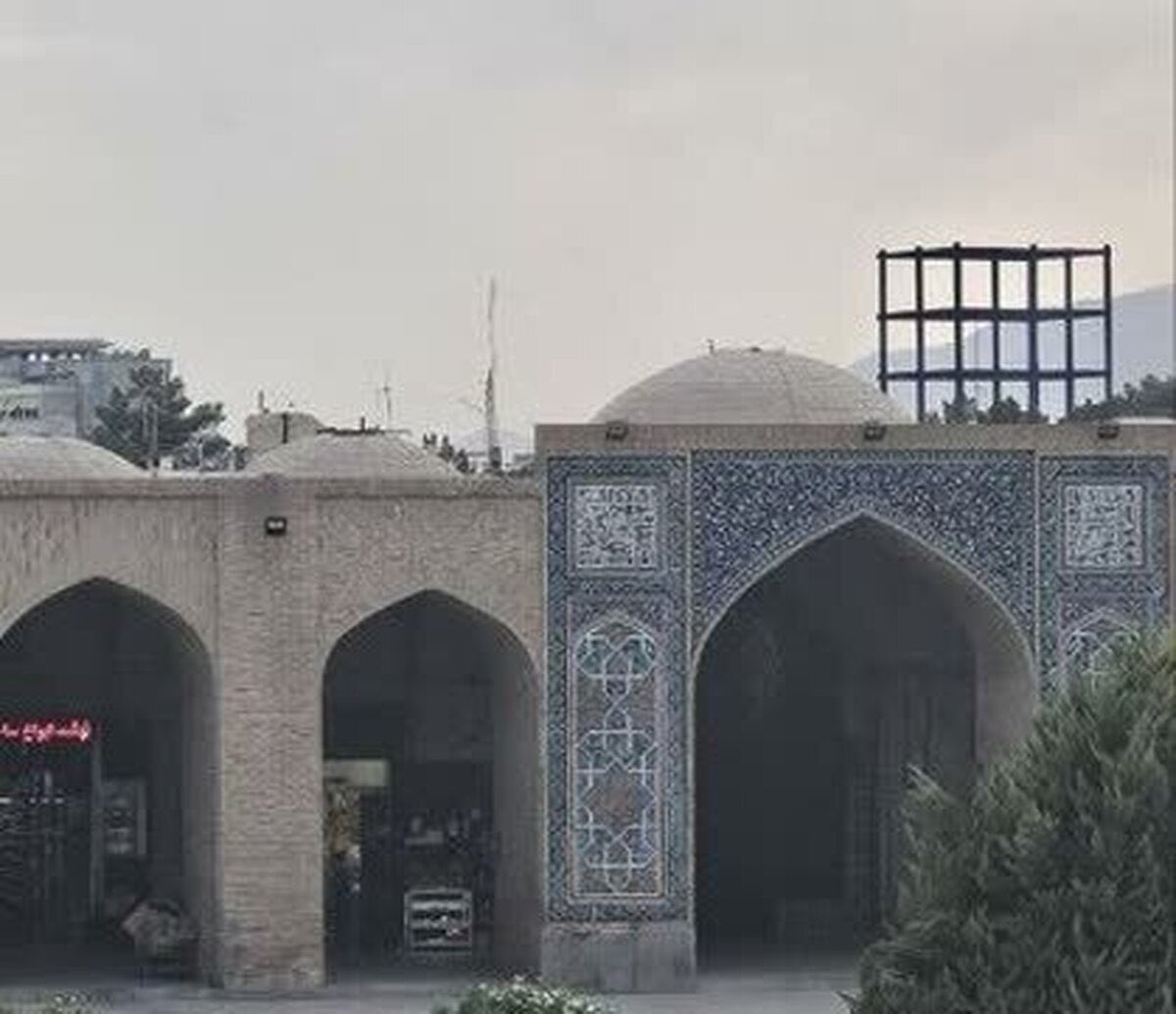 با تصمیمی مسئولانه، دو طبقه از ارتفاع ساختمان مالیاتی کاهش می‌یابد تا تعهد خویش را در پاسداشت میراث تاریخی این کهن‌دیار ادا نماییم.
#کرمان با بیشترین تعداد ثبت جهانی در کشور، باید پیشتاز صیانت از میراث و پرچمدار بهره‌گیری از آن برای جذب گردشگران باشد.

#لبخند_دنیا_به_کرمان۱۴۰۵