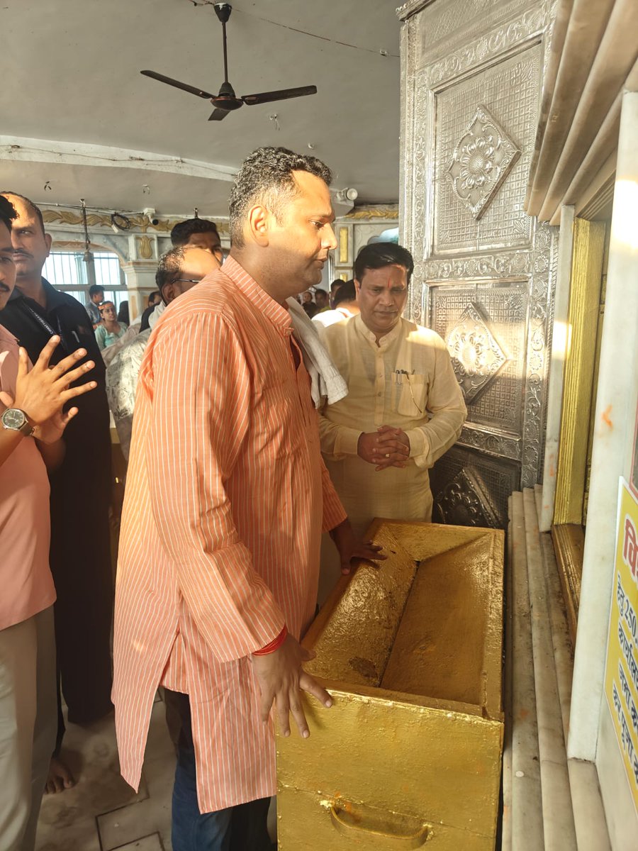 BSBaghelINC's tweet photo. आज पार्टी के “संगठन सृजन अभियान” के तहत राजनांदगांव जिला कांग्रेस कमेटी के AICC पर्यवेक्षक श्री चरण सिंह सापरा जी, सहपर्यवेक्षक पूर्व मंत्री श्री उमेश पटेल जी, एव श्री वीरेश ठाकुर जी के उपस्थिति में आयोजित महत्वपूर्ण बैठक में शामिल हुआ। https://t.co/XpXdU6n2K2