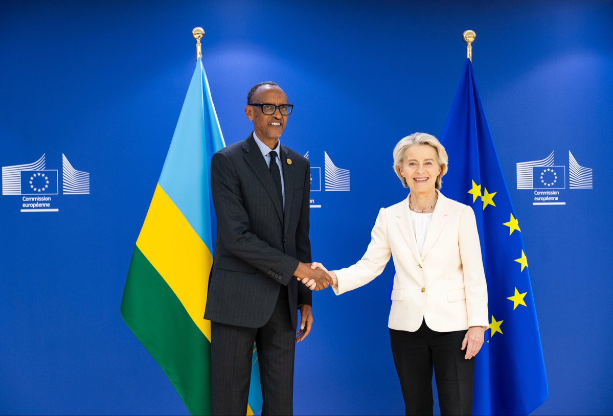 UrugwiroVillage's tweet image. This afternoon in Brussels, President Kagame held bilateral talks with President @vonderleyen of the European Commission. They exchanged on Rwanda–EU cooperation, including the EU’s support for the BioNTech mRNA Vaccine Manufacturing Facility in Kigali.
The two leaders were…