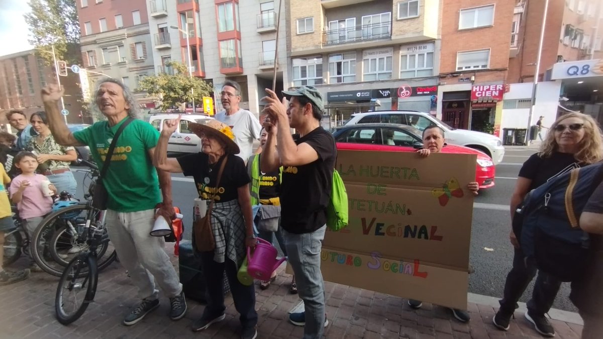 Tetuán 30 Días (@tetuan30dias) on Twitter photo Concentración contra el desalojo de la Huerta de Tetuán, ahora mismo en <a href="/JMDTetuan/">Distrito Tetuán</a> Concentración contra el desalojo de la Huerta de Tetuán, ahora mismo en <a href="/JMDTetuan/">Distrito Tetuán</a>