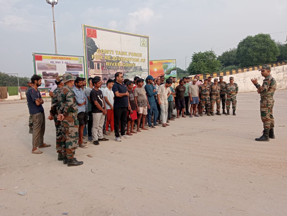 cleanganganmcg's tweet image. Where the river flows, let cleanliness grow.
At Jhulelal Ghat, Lucknow, the Ganga Task Force turned awareness into action, one clean step at a time.
#NamamiGange #CleanGanga #SwachhBharat #GangaTaskForce #JhulelalGhat #CleanlinessDrive