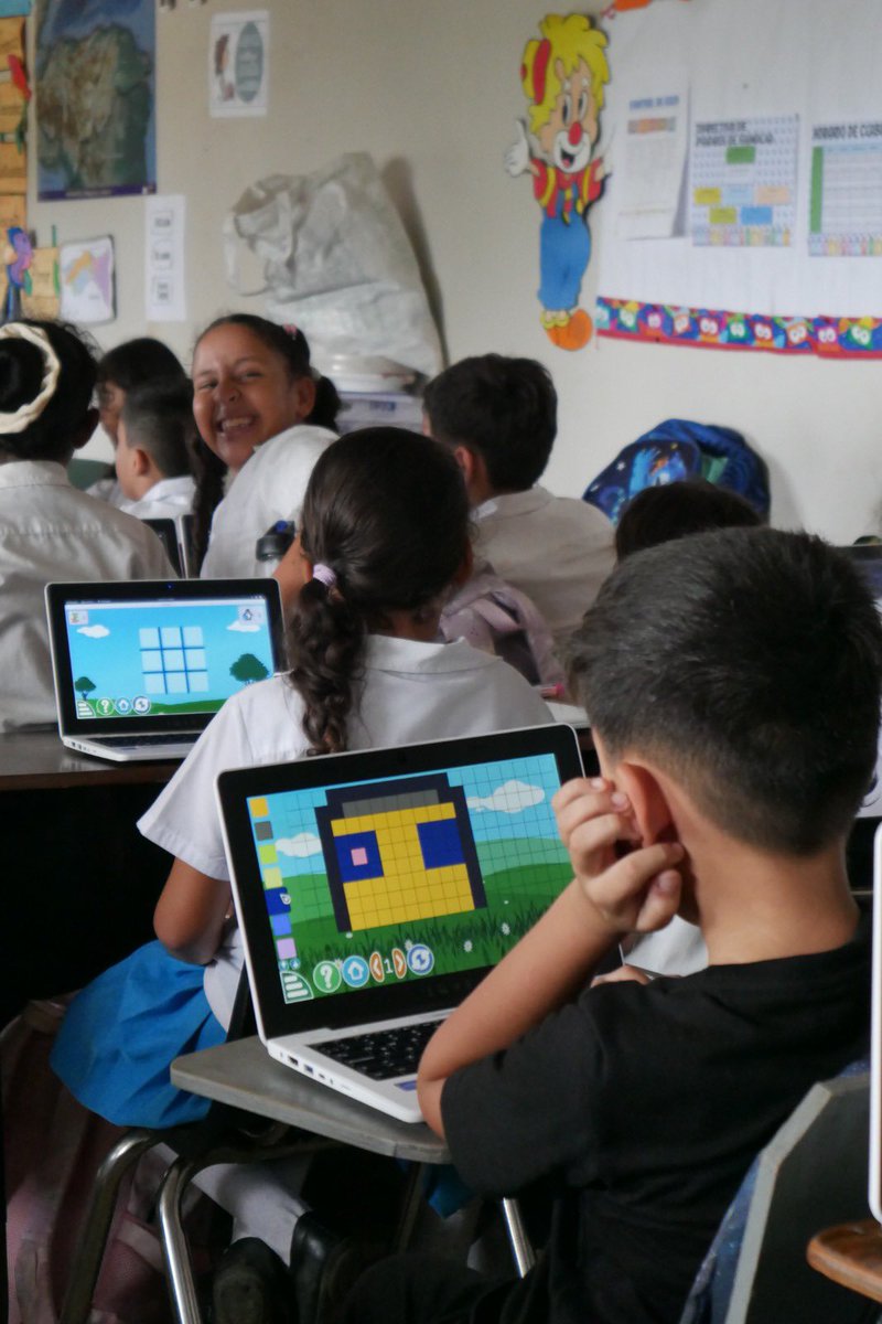 Gracias a la gestión del alcalde <a href="/RonMcnabIB/">Ron McNab</a> y <a href="/FZThonduras/">FZT Honduras</a> nuestras aulas se llenan de oportunidades. Con  Educa Roatán, nuestros estudiantes aprenden con tecnología que amplía sus conocimientos y despierta su curiosidad, preparándolos para un futuro lleno de posibilidades. 🌟💻