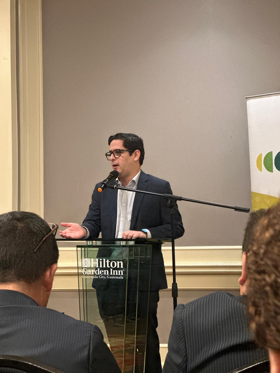 Ayer se llevó a cabo el Foro: el Derecho a defender la democracia, con la participación de <a href="/Goyo_Saavedra/">Goyo Saavedra</a>. En nuestro contexto, reflexionar acerca del rol que jugamos ante los constantes ataques antidemocráticos, es fundamental para tomar acciones concretas.