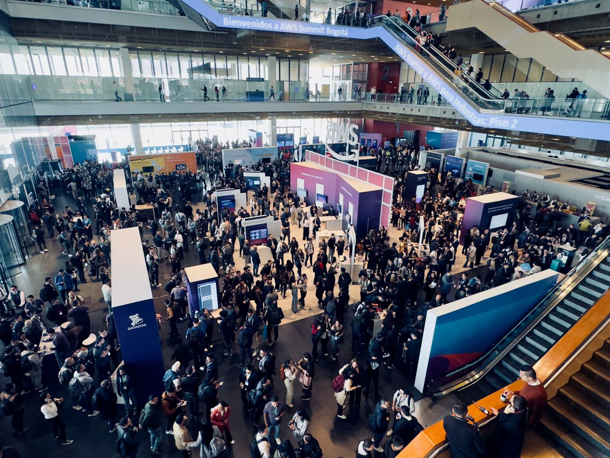 netec's tweet image. 💼 Acompáñanos en el #AWSSummit Bogotá
#Netec, reconocido por #AWS como Training Partner of the Year 2024 para Latam, te espera en el área de Training &amp;amp; Certification

📍 Ágora Bogotá | Hasta las 6:00 p.m

Un gusto coincidir con @Tatiana Vargas de @FedesoftCol 💎

#NetecConecta