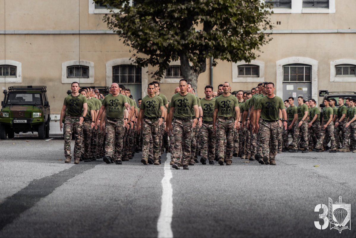 À l’heure où le cynisme et le doute laissent certains imaginer que les images d’une telle élite puissent être générées par l’intelligence artificielle, les paras du 3e RPIMa sont fiers d’affirmer la réalité de leur puissante unité. La vraie jeunesse de #France est bien là ! 🇫🇷🪂