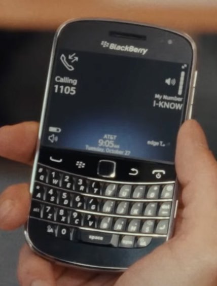 applepiehih's tweet image. Calling 
1105

My Number
I-KNOW

9:05 AM
Tuesday, October 27

10월 27일은 화요일이려면 2026년. 저 블랙베리는 미래에서 온걸까?? 

재밌다 재밌어ㅜㅜ