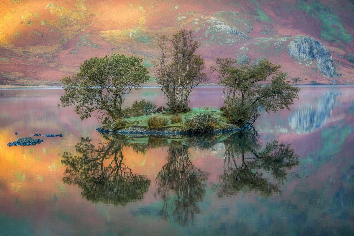 andrewswalks's tweet image. Crummock Water reflections