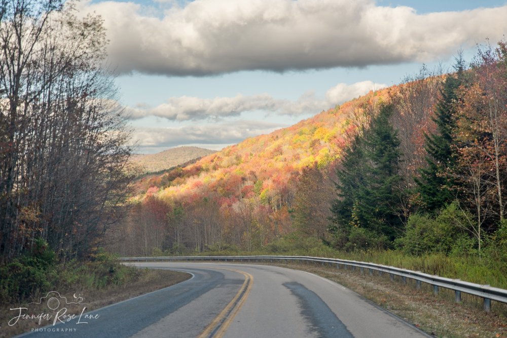 Jens_Starry_Sky's tweet image. A drive along the Highland Scenic Highway yesterday 🍂🍁 #fall #October #WV #FallinWV @StormHour @SpencerWeather @WSAZBrandon @GaudetWeather