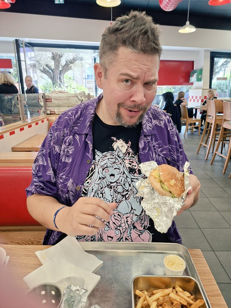 Ranttis's tweet photo. Enjoying some "Five Guys" and getting ready for #Evofrance https://t.co/uBuiT4eEjB