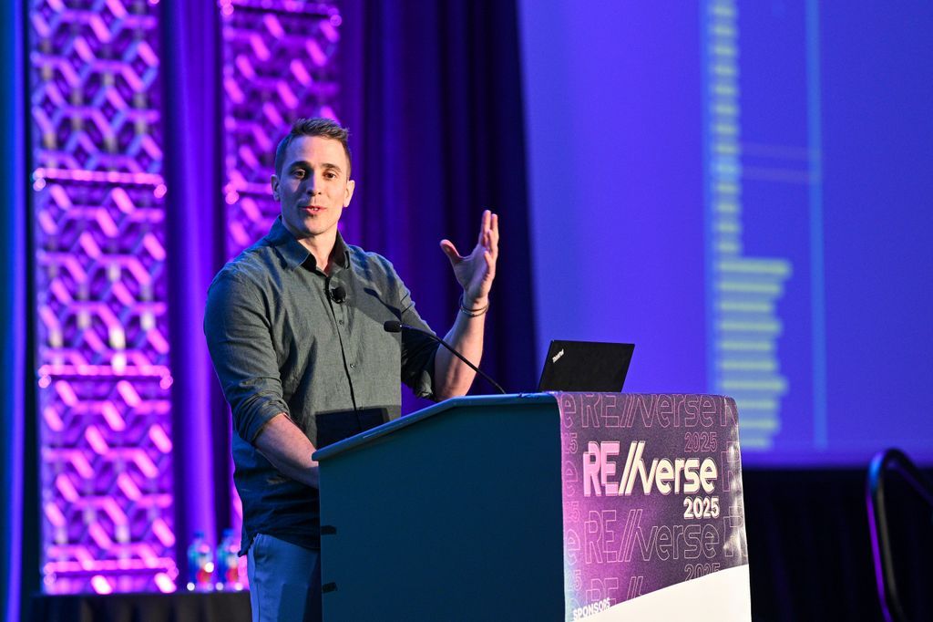 RE//verse tweet media