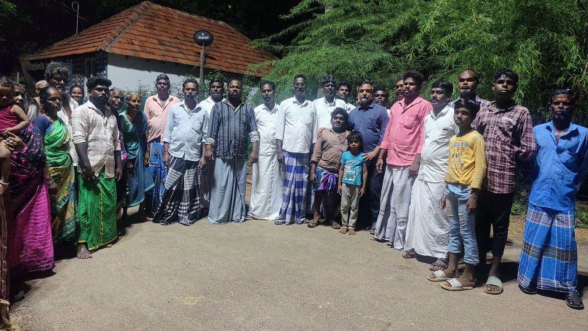 thiruja2009's tweet image. '...எங்களுடைய ஊரில் முடிவெட்டுவதில்லை. நாங்கள் வெளியூருக்கு சென்று முடிவெட்ட வேண்டும். திருமணம் உள்ளிட்ட நிகழ்வுகளுக்கு மண்டபம் தருவதில்லை, குடும்ப நிகழ்வை வெளியூரில் செய்ய வேண்டியுள்ளது. கோவிலுக்குள்ளாக ஒரு எல்லை கடந்து பிறரை போல அனுமதிக்கப்படுவதில்லை. முதல்மதிப்பெண் பெற்ற,…