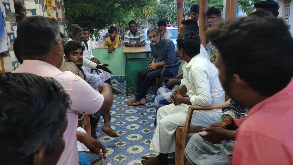 thiruja2009's tweet image. '...எங்களுடைய ஊரில் முடிவெட்டுவதில்லை. நாங்கள் வெளியூருக்கு சென்று முடிவெட்ட வேண்டும். திருமணம் உள்ளிட்ட நிகழ்வுகளுக்கு மண்டபம் தருவதில்லை, குடும்ப நிகழ்வை வெளியூரில் செய்ய வேண்டியுள்ளது. கோவிலுக்குள்ளாக ஒரு எல்லை கடந்து பிறரை போல அனுமதிக்கப்படுவதில்லை. முதல்மதிப்பெண் பெற்ற,…