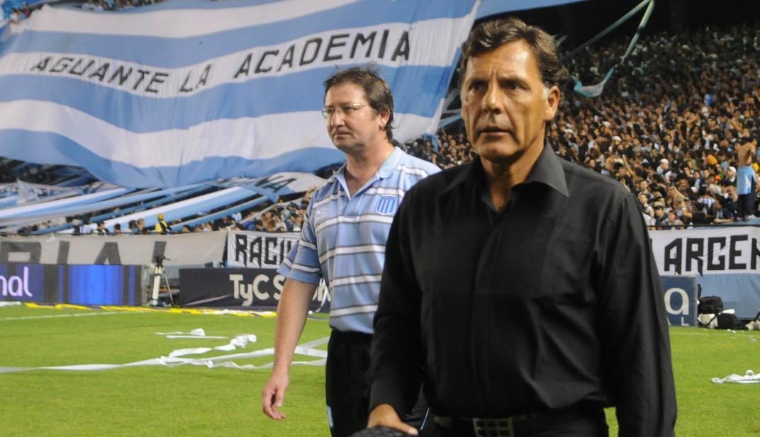 Fue el artífice del primer buen equipo de Racing que vio toda una generación, metió 2 torneos de 30 puntos cuando el fantasma del descenso asomaba, estuvo a nada de clasificar a la Libertadores y cortó una racha larga sin ganar un clásico de local. QEPD