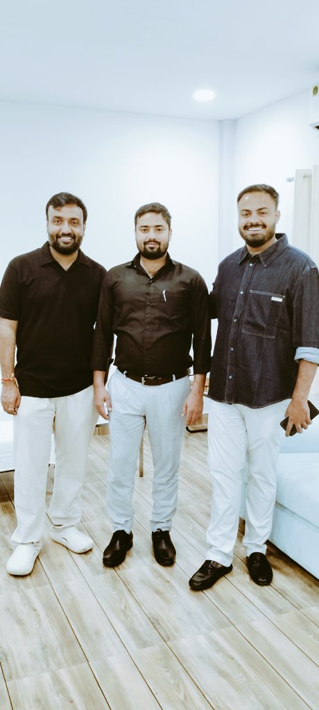 g20newsindia's tweet image. बड़े भाई The lallantop न्यूज के पूर्व पत्रकार सौरभ त्रिपाठी और अभिनव पाण्डेय जी के साथ!
#saurabhtripathi #AbhinavPandey #TheLallantop #journalist #photochallenge #g20newschannel #hindustaniplatform #g20newsakhlak