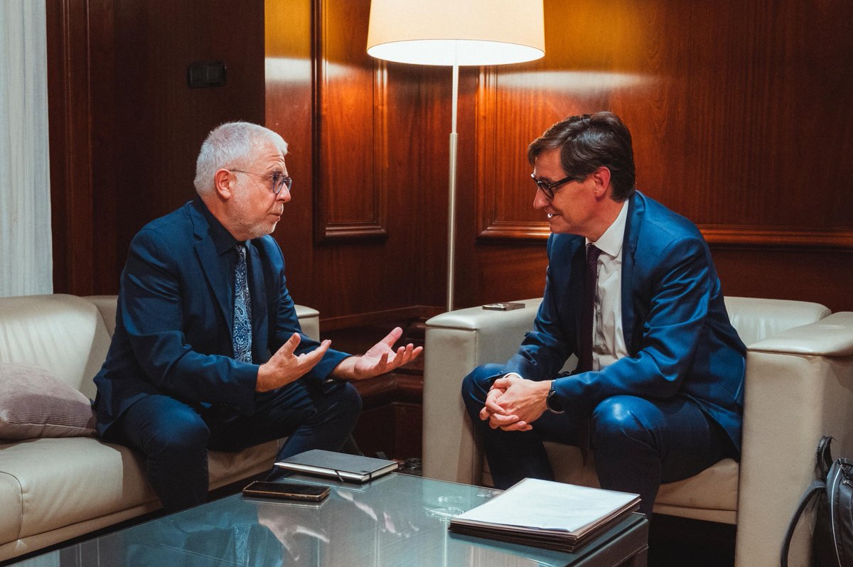 🔴 El president del <a href="/Consell_Audio/">CAC</a>, <a href="/xevi_xirgo/">Xevi Xirgo</a>, s’ha reunit amb el #president de la Generalitat, <a href="/salvadorilla/">Salvador Illa Roca</a>, al <a href="/parlamentcat/">Parlament de Catalunya</a> per a tractar temes d’interès comú sobre la regulació audiovisual #ActualitatCAC